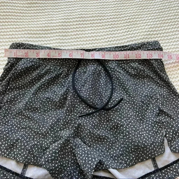 Lululemon Shorts - Womens Size 4 - Picture 6 of 7